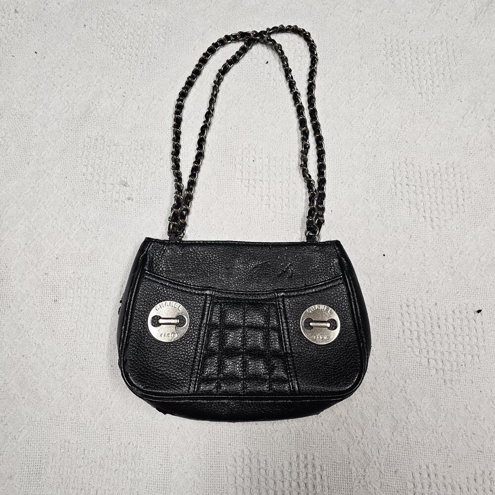Black Small Shoulder Bag Silver Chain Strap Snap Closure Faux leather Y2k